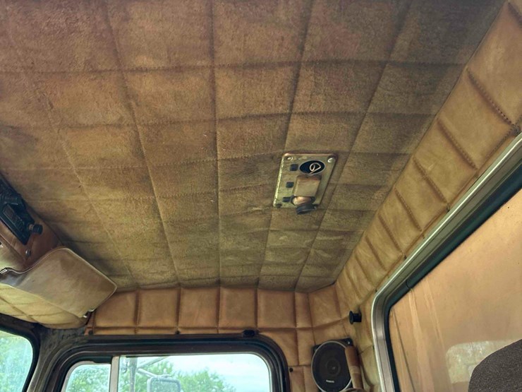 1987-peterbilt-359-image-49