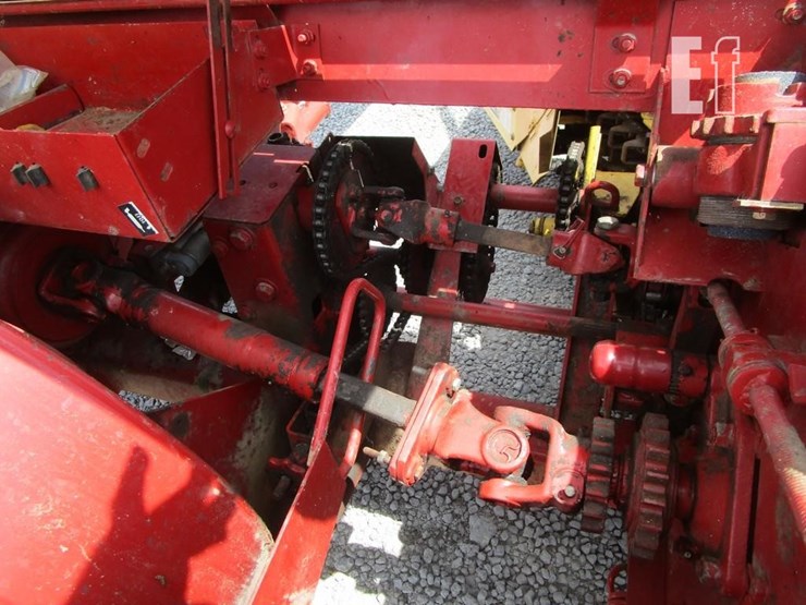 new-holland-790-image-11