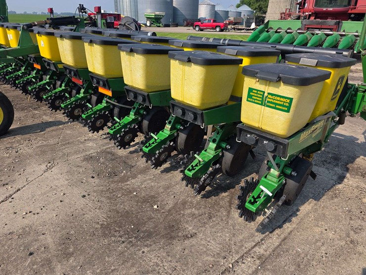 john-deere-1710-image-11
