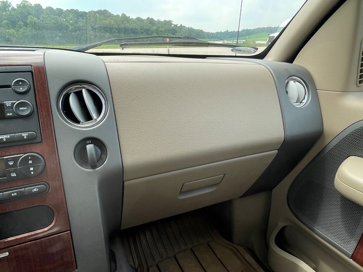 #1037-•-2005-ford-lariat-crew-cab-4x4-(has-wi-title)-image-59