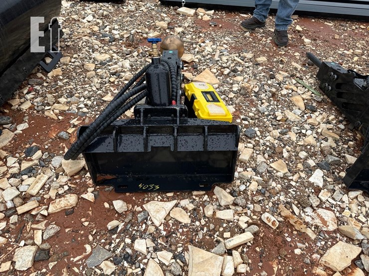 future-mini-skid-steer-hydraulic-driver-image-2