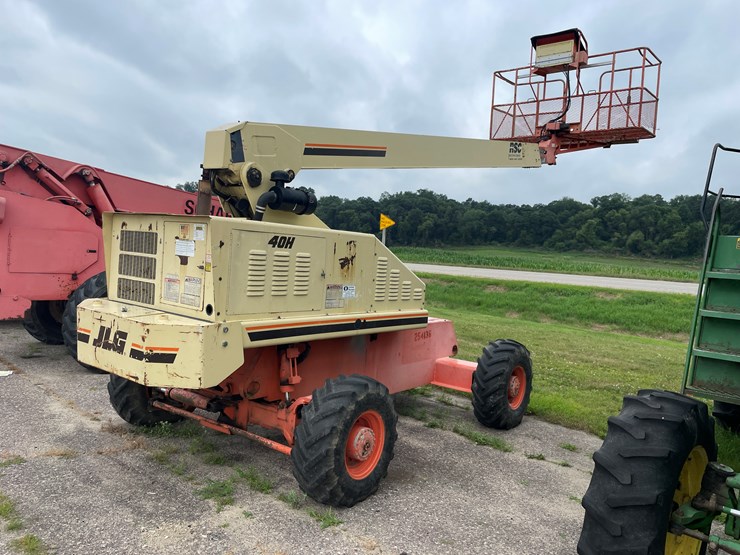 #1004-•-jlg-40h-manlift-image-2
