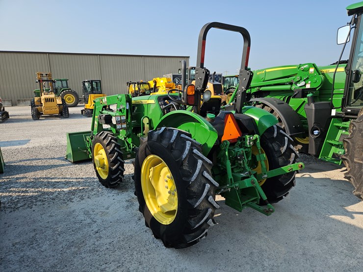 2015-john-deere-5055e-image-15