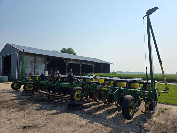 john-deere-1710-image-37