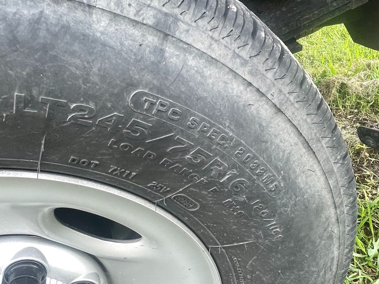 #1033-•-2023-chevy-express-van-(has-wi-salvage-title)-image-26