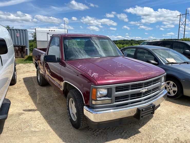 #1046-•-1996-chevrolet-truck-(has-wi-rebuilt-title)-image-3