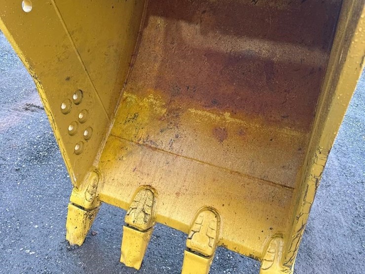 2021-deere-245g-lc-image-13