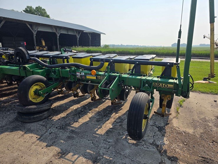 john-deere-1710-image-24