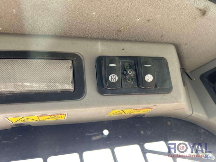 2017-caterpillar-259d-image-18