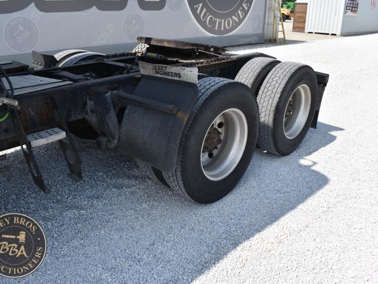 2003-freightliner-columbia-120-image-26