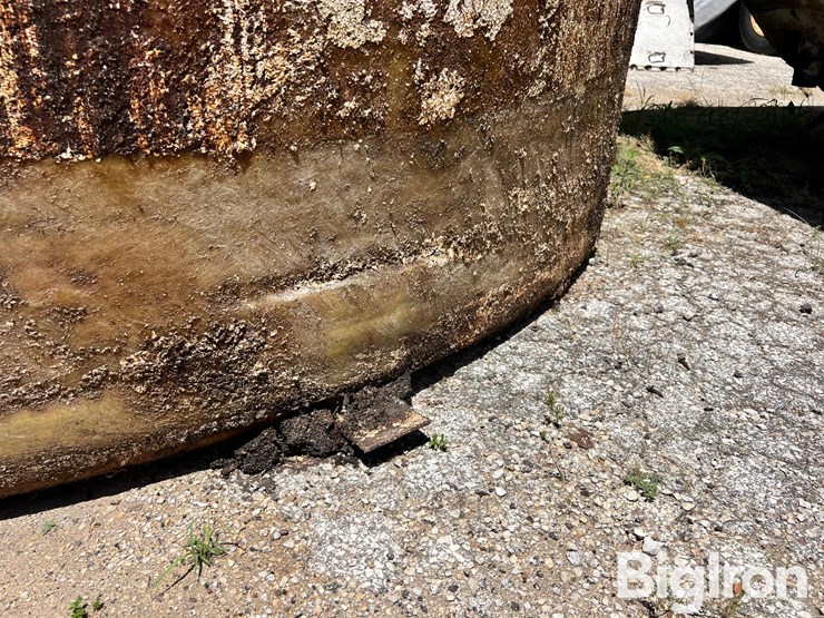 7,000-gallon-(approx.)-fiberglass-liquid-feed-storage-tank-image-9