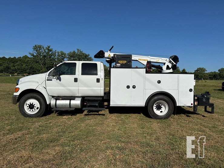 2013-ford-f750-xlt-image-2