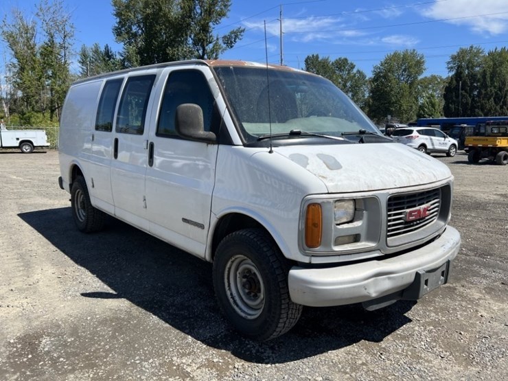 2001-gmc-3500-image-2