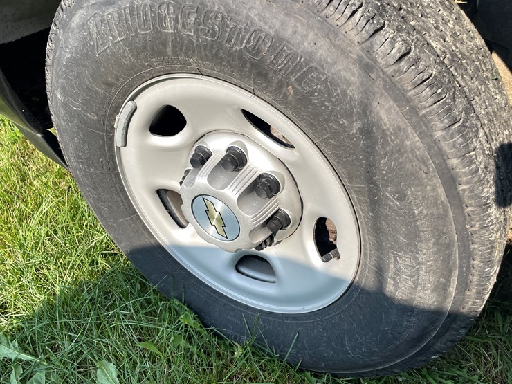 #1033-•-2023-chevy-express-van-(has-wi-salvage-title)-image-29
