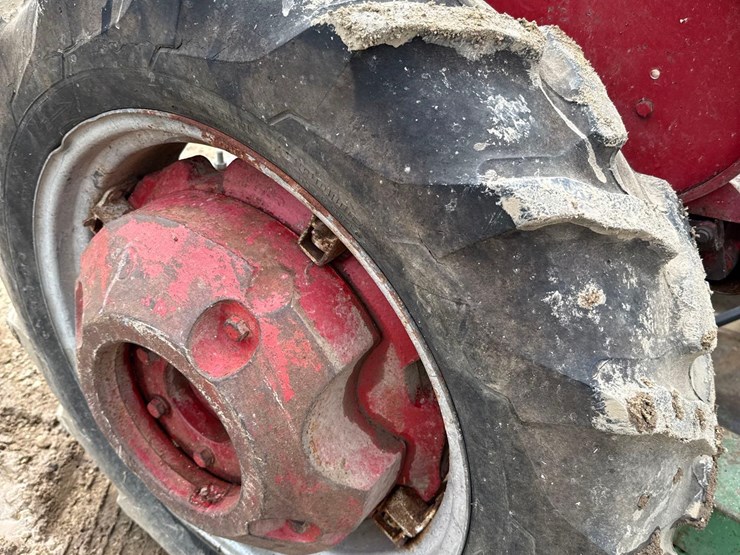 farmall-b-tractor-w/-5ft-belly-mower-image-16