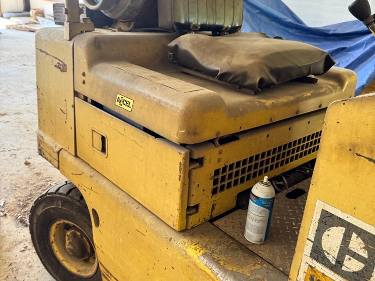 cat-forklift-image-5