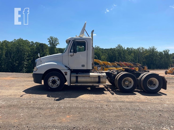 2006-freightliner-columbia-120-image-1