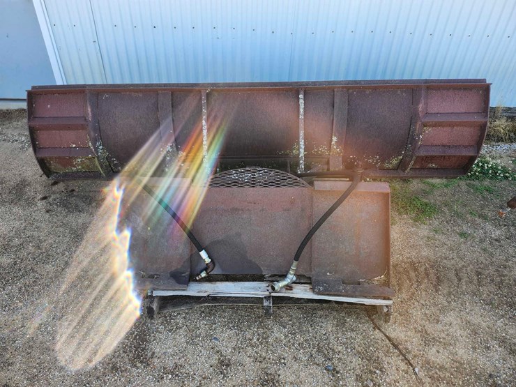 8ft-snow-blade-skid-loader-mount,-hydraulic-angle-image-3