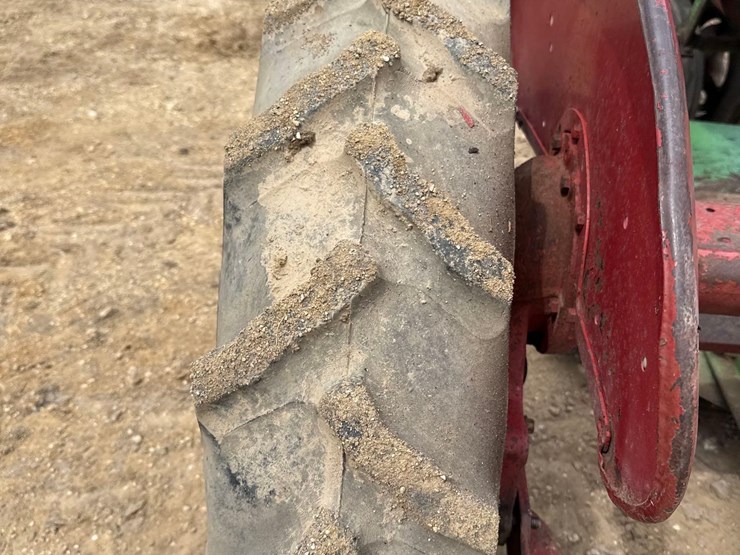 farmall-b-tractor-w/-5ft-belly-mower-image-6