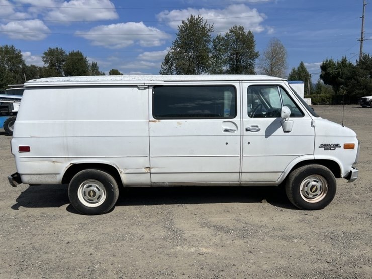 1992-chevrolet-g20-image-3