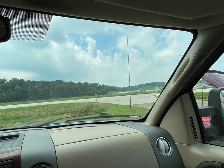 #1037-•-2005-ford-lariat-crew-cab-4x4-(has-wi-title)-image-62