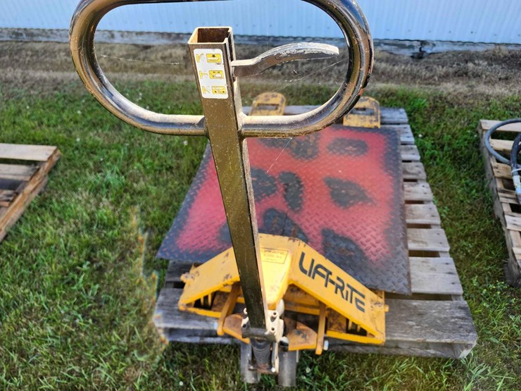 liftrite-hydraulic-pallet-jack-image-1