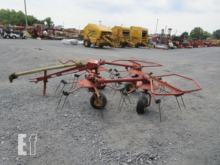 new-holland-163-image-2