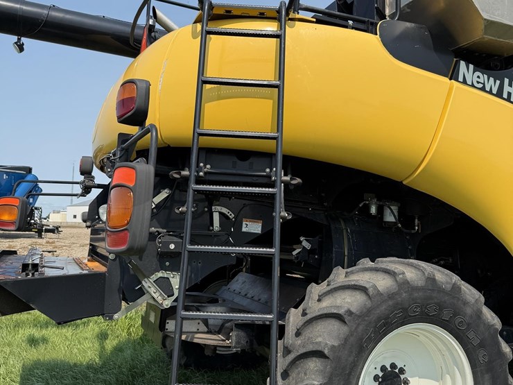 new-holland-cr960-image-58
