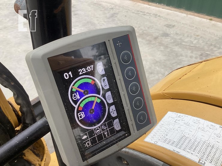 2015-caterpillar-305.5e2-cr-image-17