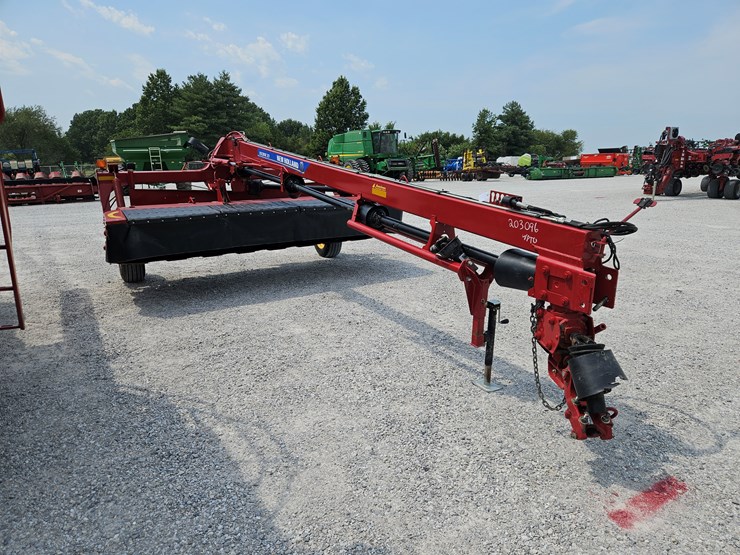 2015-new-holland-313-image-1