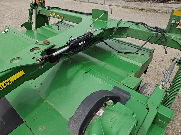 2018-john-deere-635-image-9