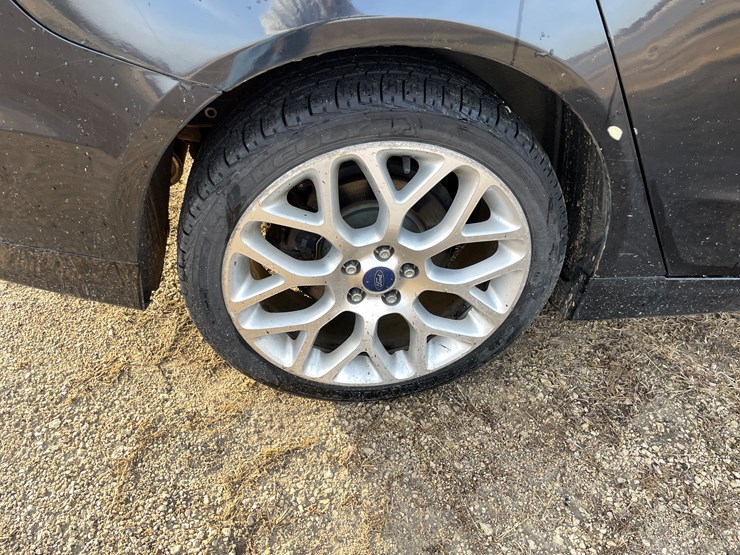 #1043-•-2014-ford-fusion-sedan-(wi-title-in-delay)-image-11