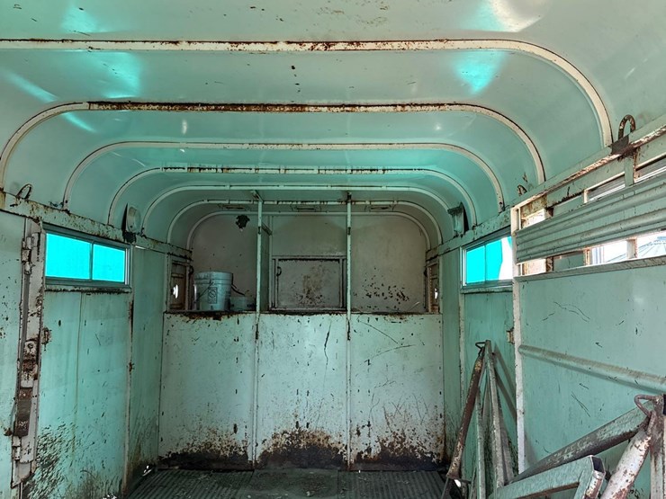 7ft-x-22ft-show-me-livestock-trailer-image-14