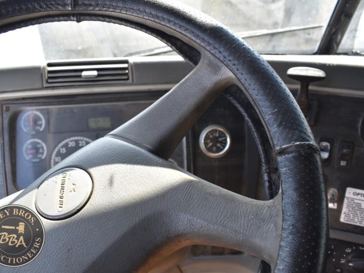2003-freightliner-columbia-120-image-63