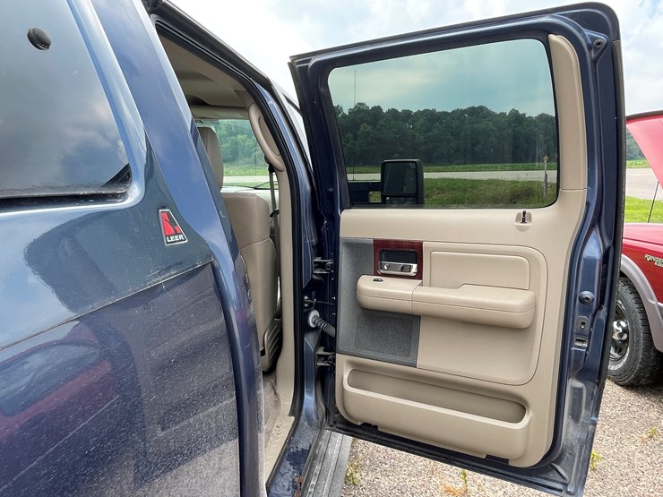 #1037-•-2005-ford-lariat-crew-cab-4x4-(has-wi-title)-image-72