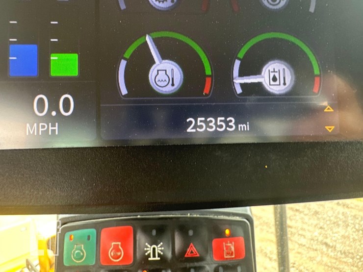 2020-deere-844l-image-41