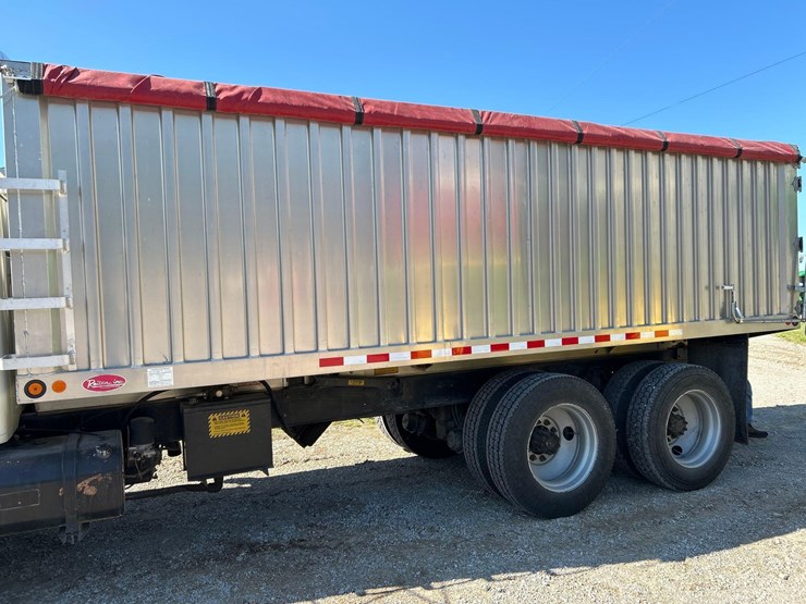 1997-ih-4900-tandem-grain-truck-image-8