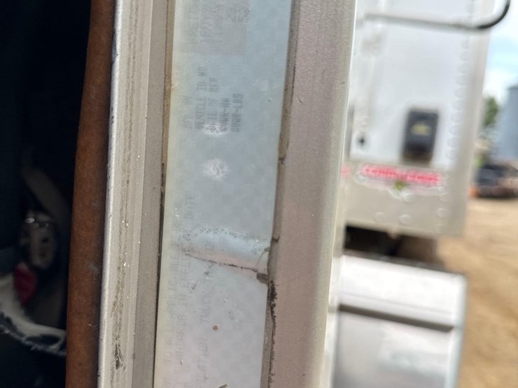 2000-freightliner-fld112-image-36