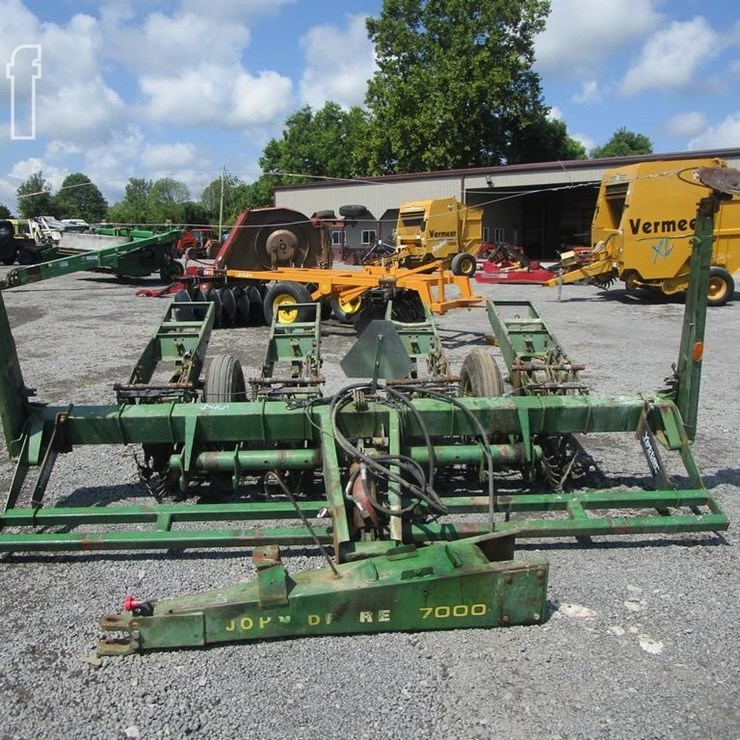 JOHN DEERE 7000