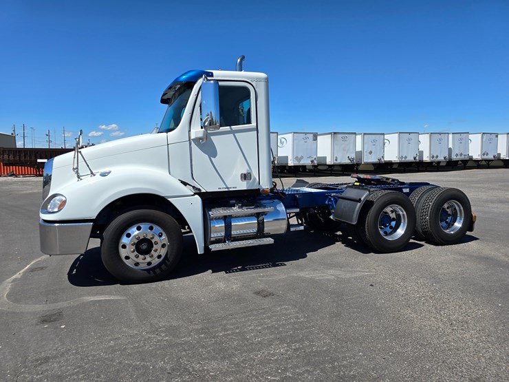 2020-freightliner-columbia-120-image-8