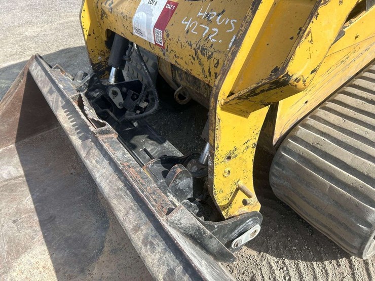 2014-caterpillar-257d-image-22