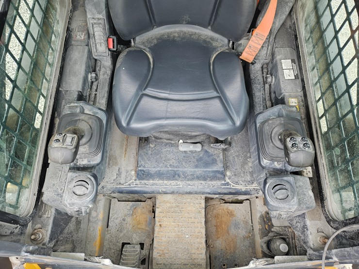 2022-deere-318g-image-8