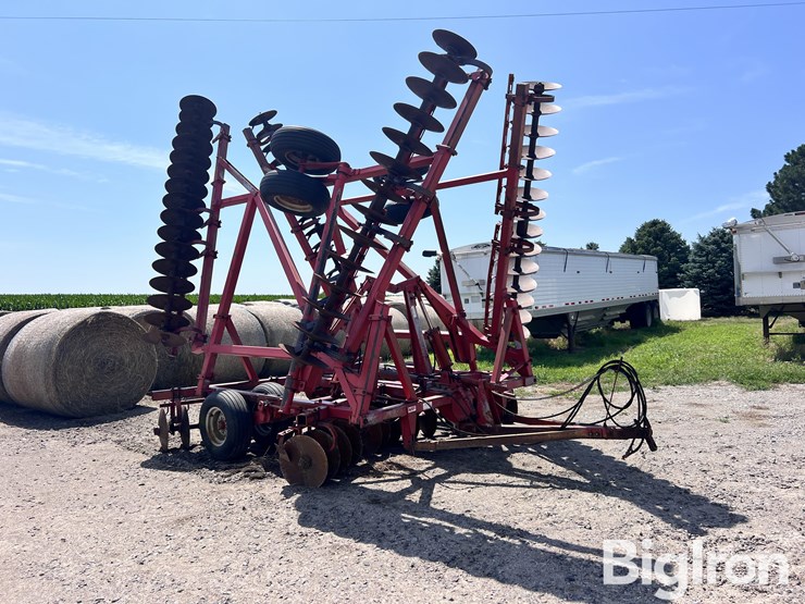 massey-ferguson-820-image-3