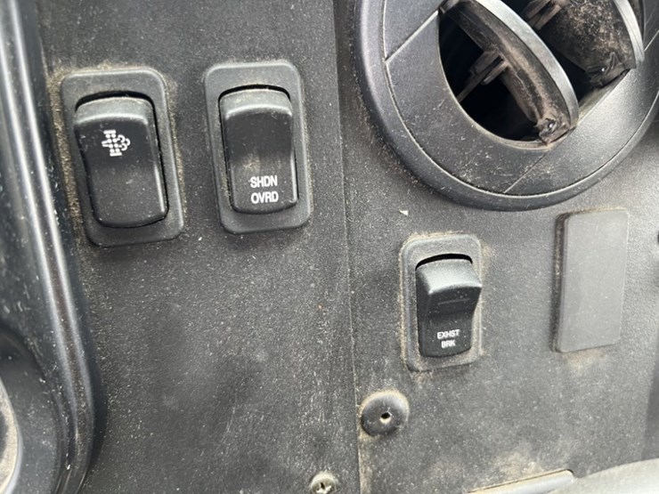 2014-freightliner-mt45-image-30