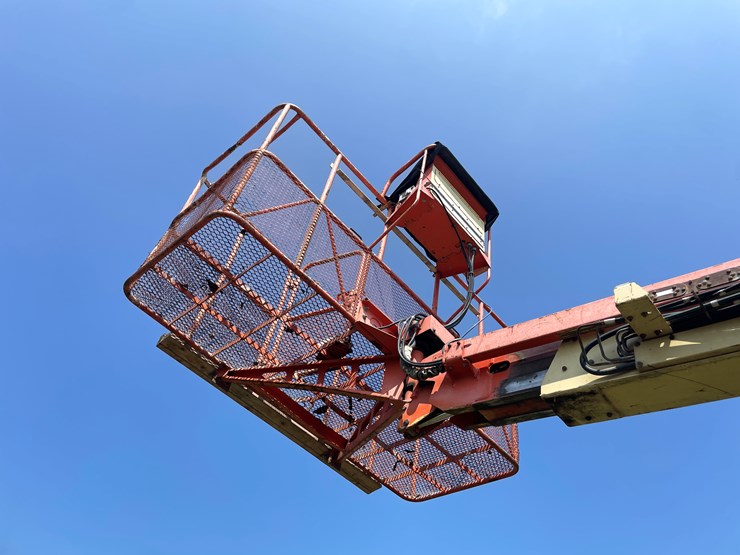 #1004-•-jlg-40h-manlift-image-12