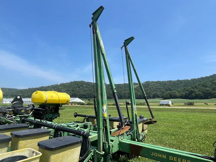 john-deere-7200-image-29