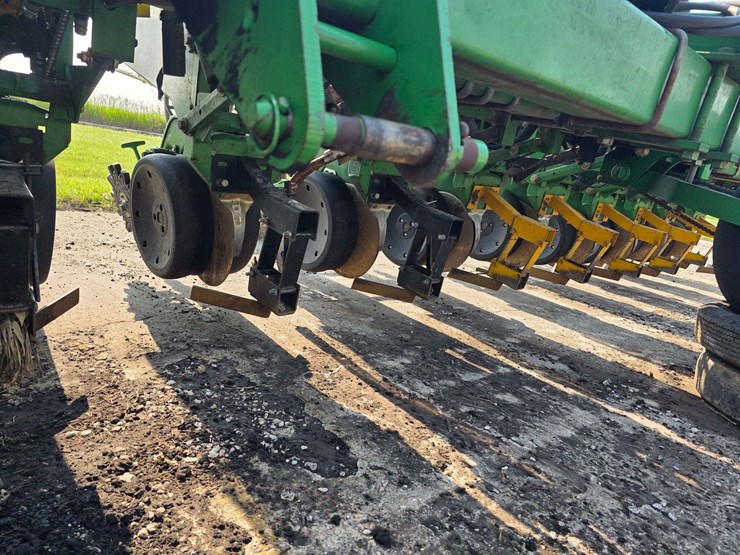 john-deere-1710-image-33