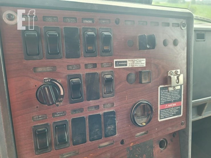 1999-mack-cl713-image-25