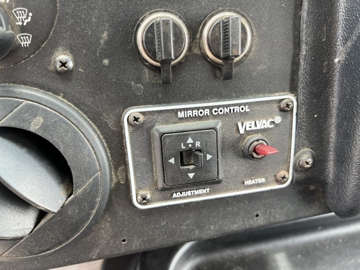 2014-freightliner-mt45-image-33