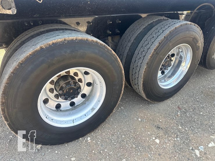2021-mack-granite-64fr-image-13